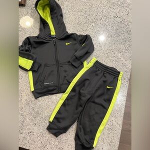 Nike Kids Matching Set in Black and Neon Yellow